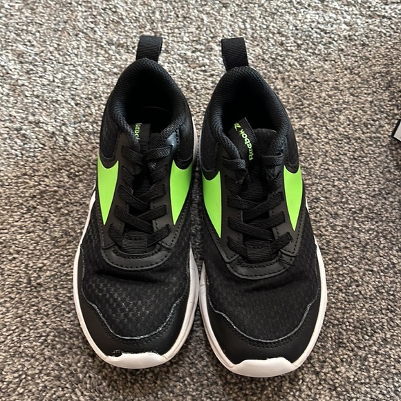 Size 12.5 Preschool Boys Reebok Sneakers - Picture 2 of 4